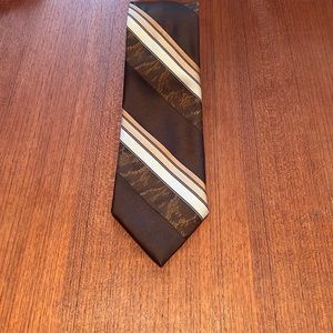 Brown patterned tie